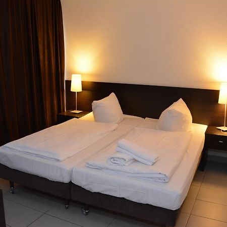 פרנקפורט Mosel Hotel מראה חיצוני תמונה