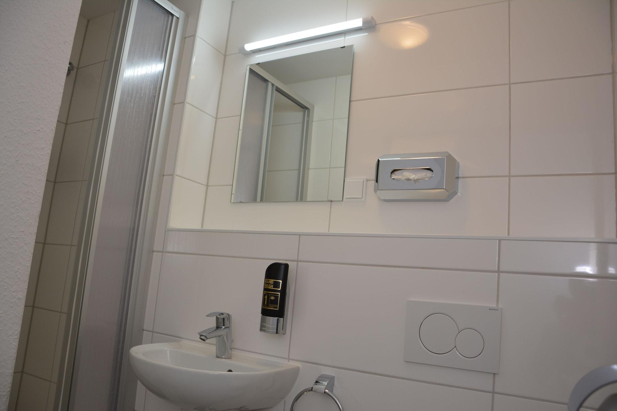 פרנקפורט Mosel Hotel מראה חיצוני תמונה