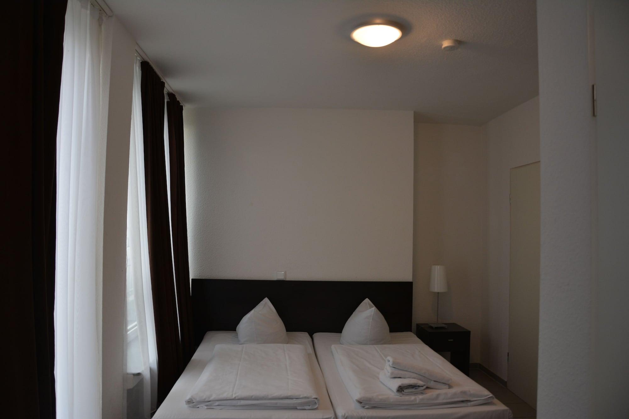 פרנקפורט Mosel Hotel מראה חיצוני תמונה