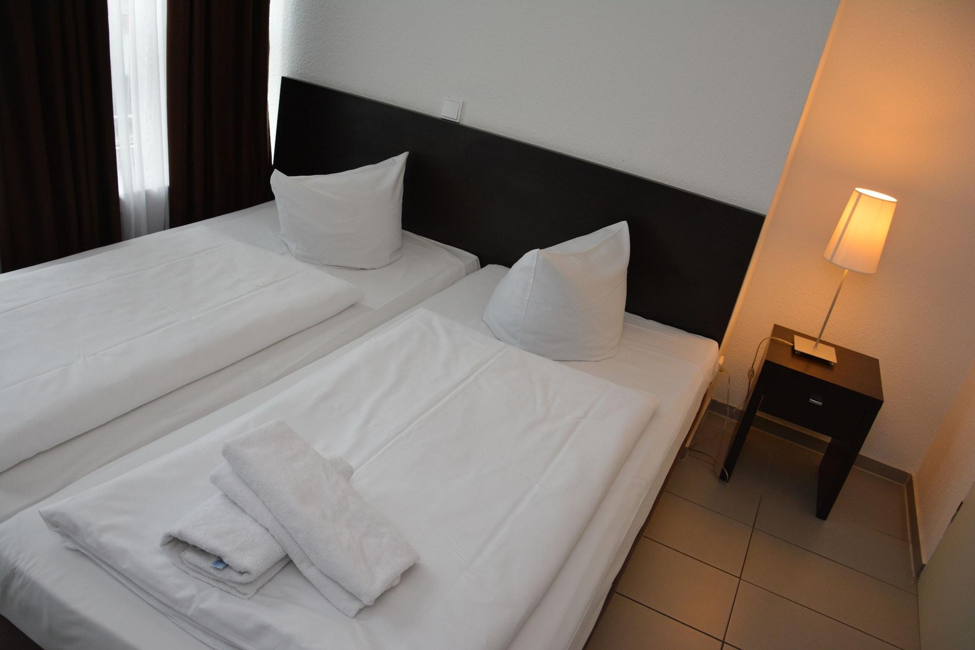 פרנקפורט Mosel Hotel מראה חיצוני תמונה