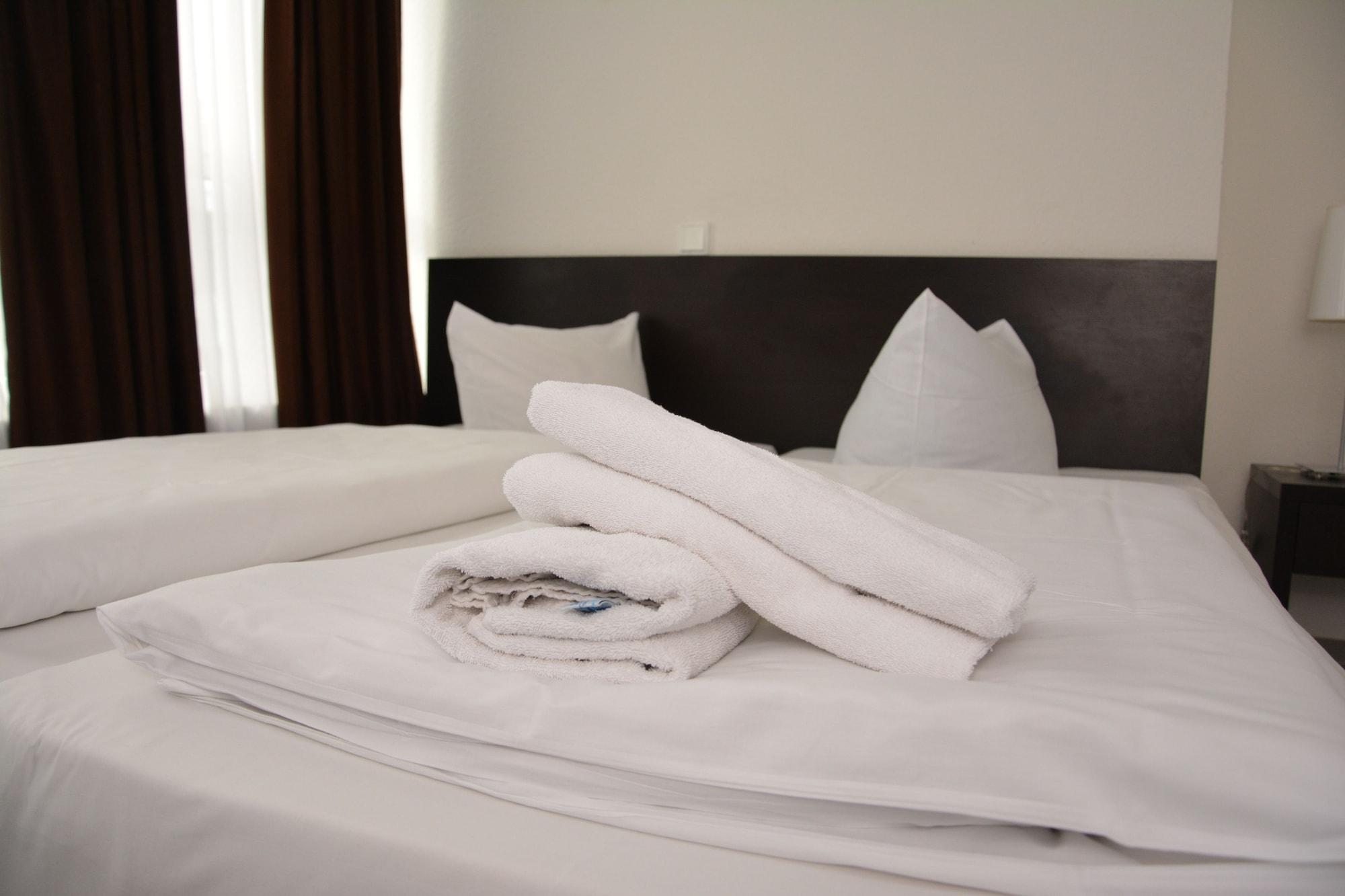 פרנקפורט Mosel Hotel מראה חיצוני תמונה