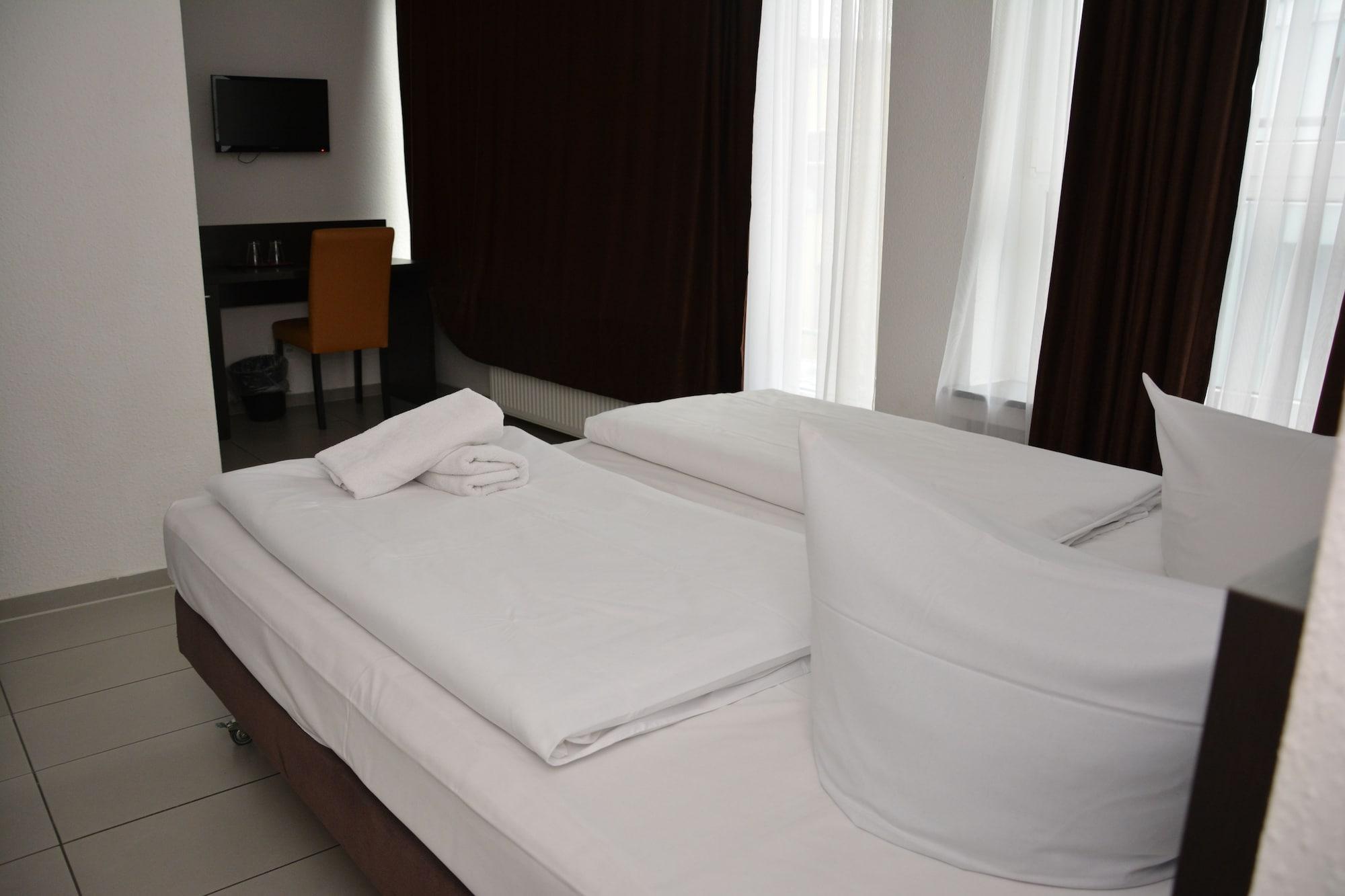 פרנקפורט Mosel Hotel מראה חיצוני תמונה