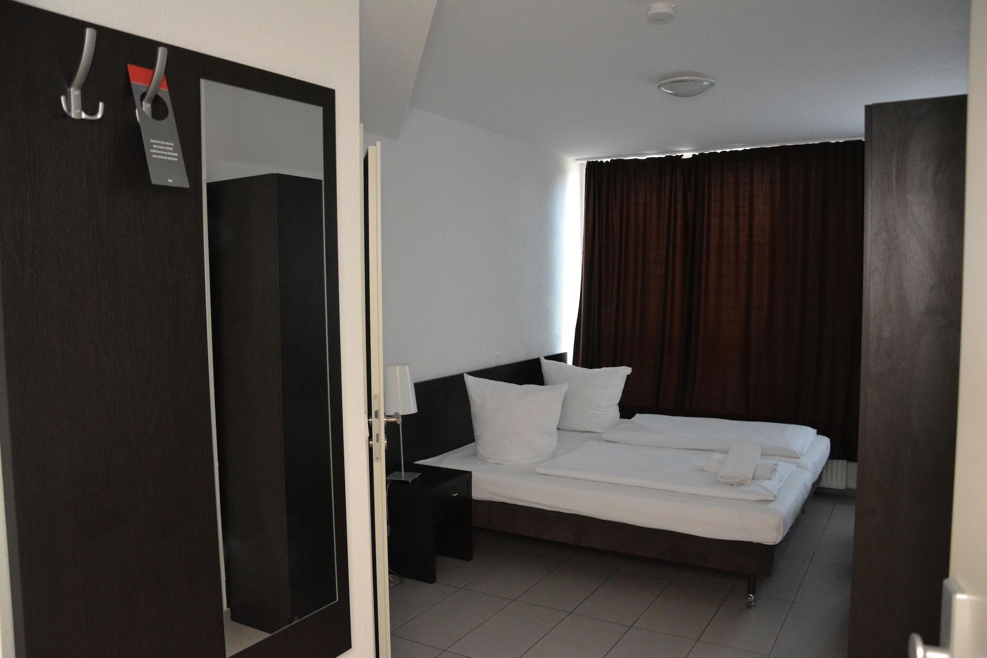 פרנקפורט Mosel Hotel מראה חיצוני תמונה