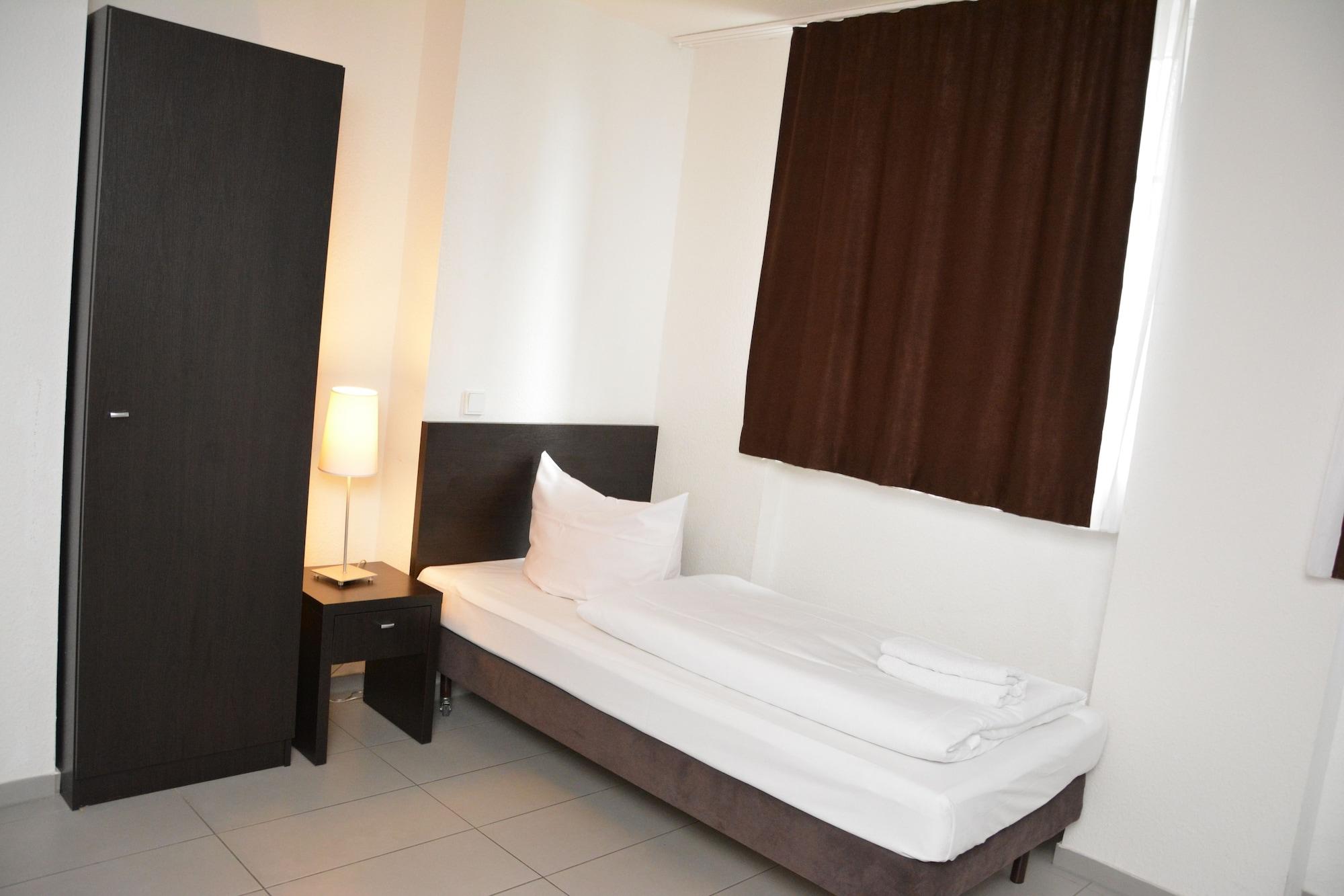 פרנקפורט Mosel Hotel מראה חיצוני תמונה