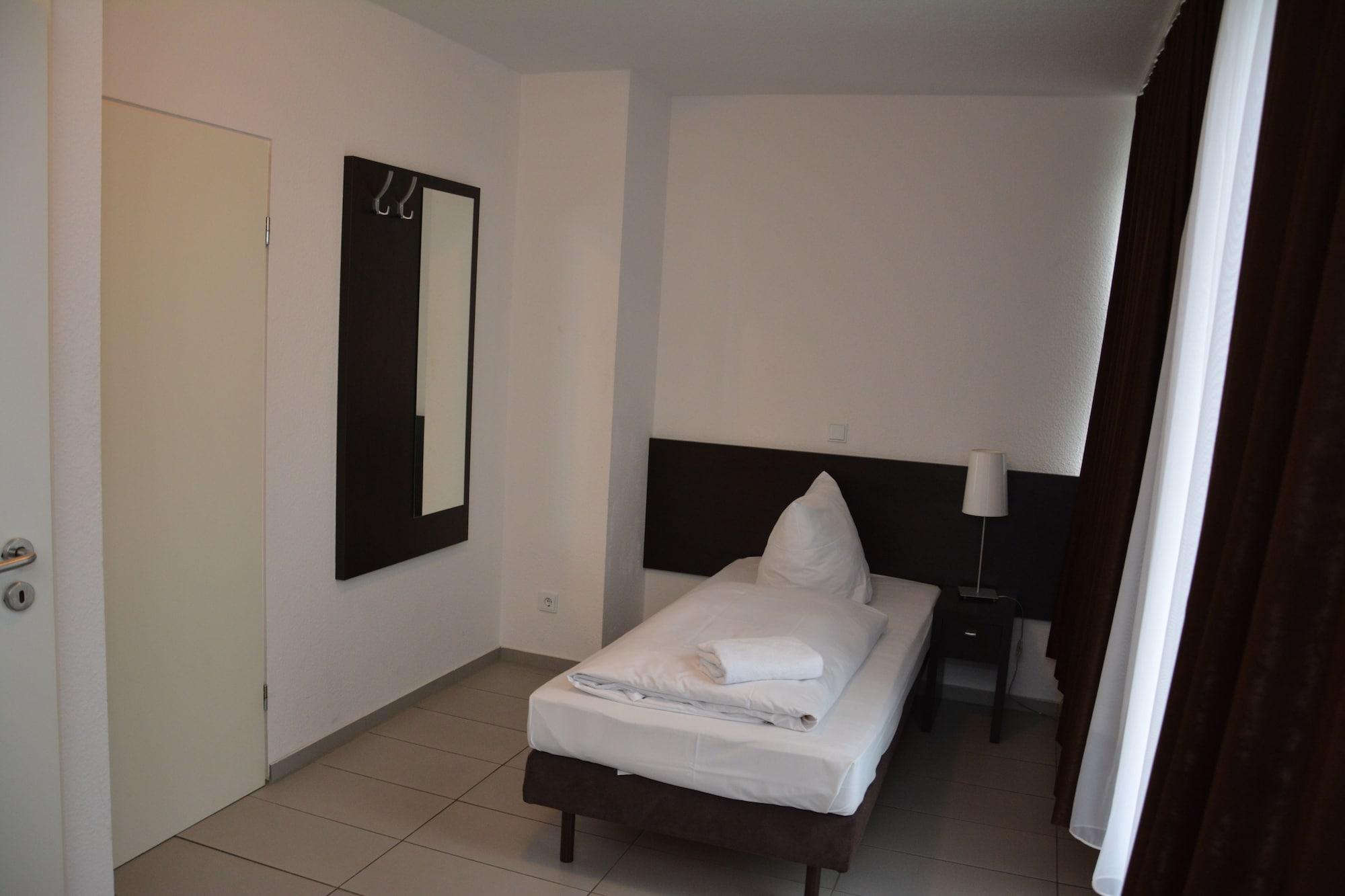 פרנקפורט Mosel Hotel מראה חיצוני תמונה