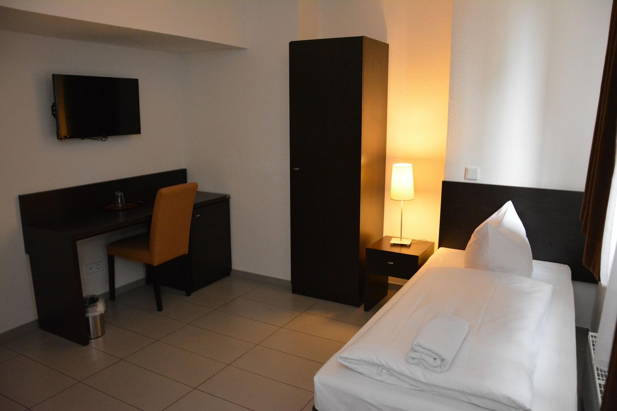 פרנקפורט Mosel Hotel מראה חיצוני תמונה