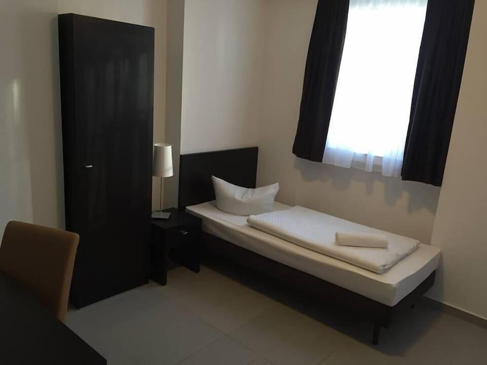 פרנקפורט Mosel Hotel מראה חיצוני תמונה