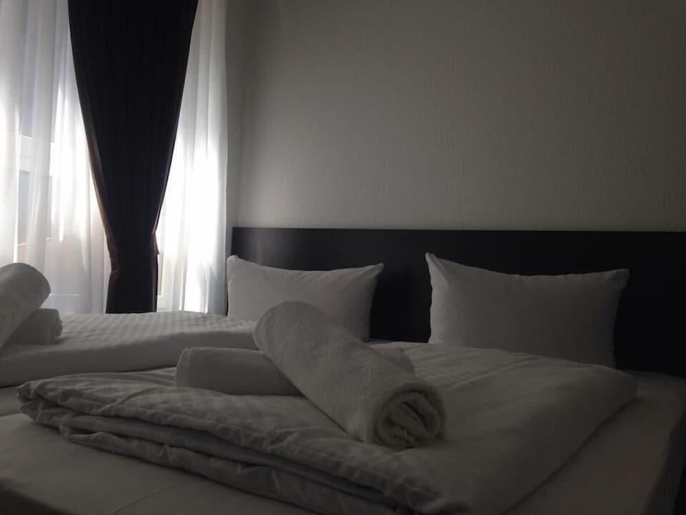 פרנקפורט Mosel Hotel מראה חיצוני תמונה