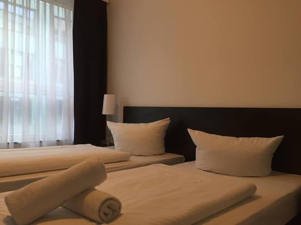 פרנקפורט Mosel Hotel מראה חיצוני תמונה