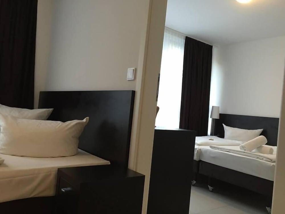פרנקפורט Mosel Hotel מראה חיצוני תמונה