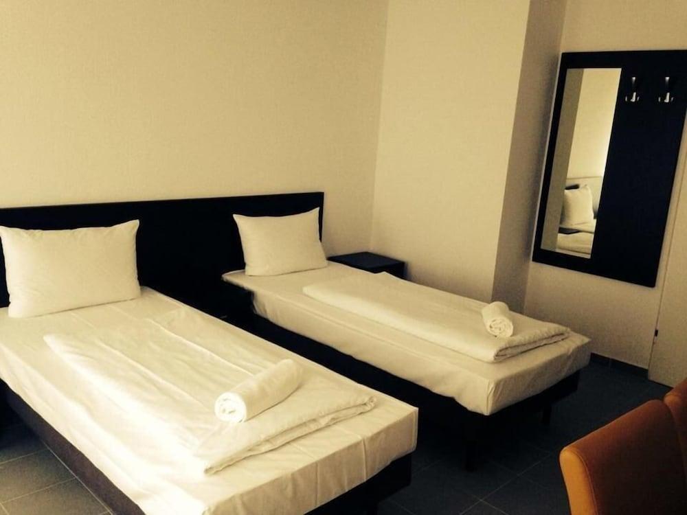 פרנקפורט Mosel Hotel מראה חיצוני תמונה