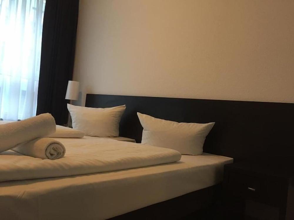פרנקפורט Mosel Hotel מראה חיצוני תמונה