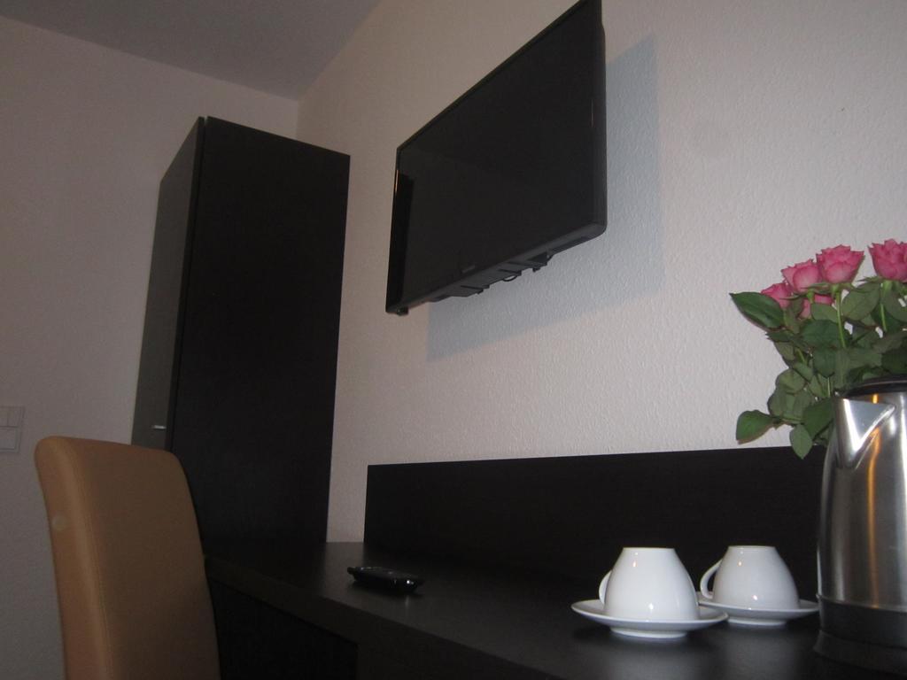 פרנקפורט Mosel Hotel מראה חיצוני תמונה
