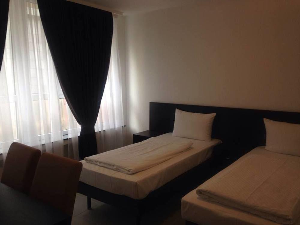 פרנקפורט Mosel Hotel מראה חיצוני תמונה