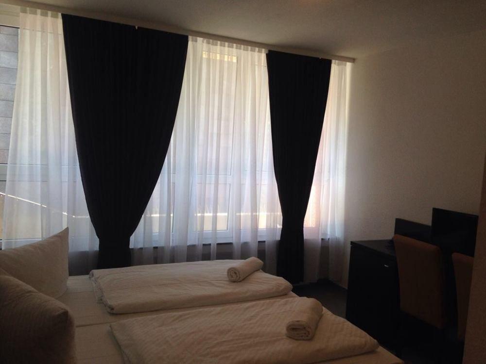 פרנקפורט Mosel Hotel מראה חיצוני תמונה