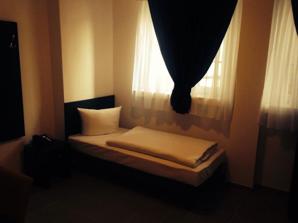 פרנקפורט Mosel Hotel מראה חיצוני תמונה