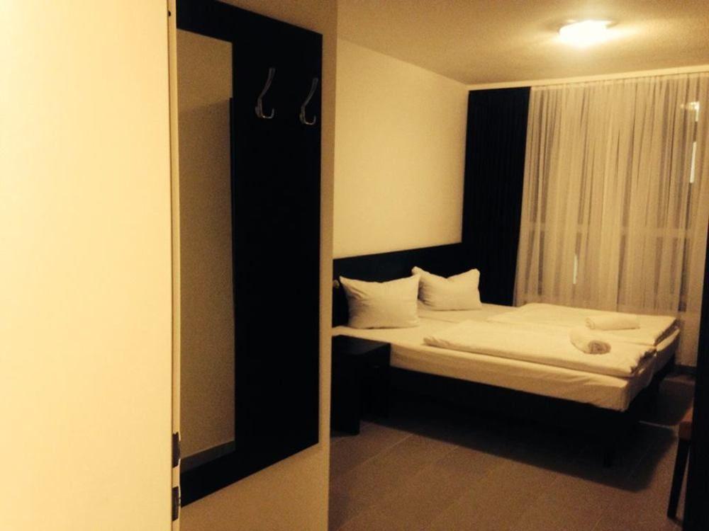 פרנקפורט Mosel Hotel מראה חיצוני תמונה
