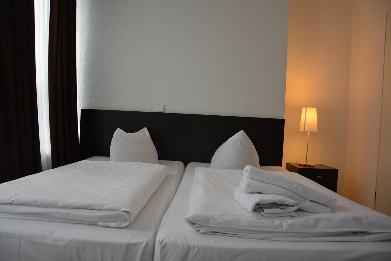 פרנקפורט Mosel Hotel מראה חיצוני תמונה